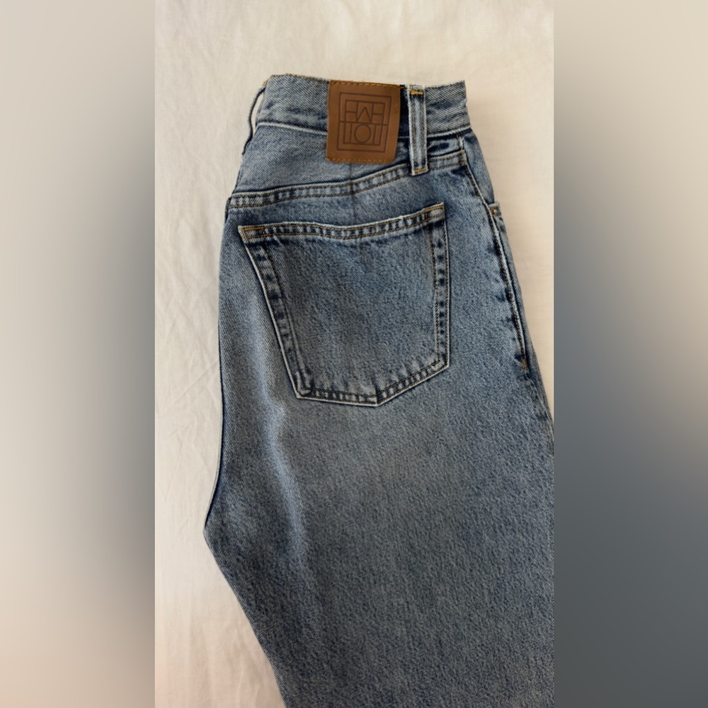 TOTEME Twisted Seam High Waist Straight Leg Jeans (Worn Blue)  - in Size 28/30 - Picture 4 of 10